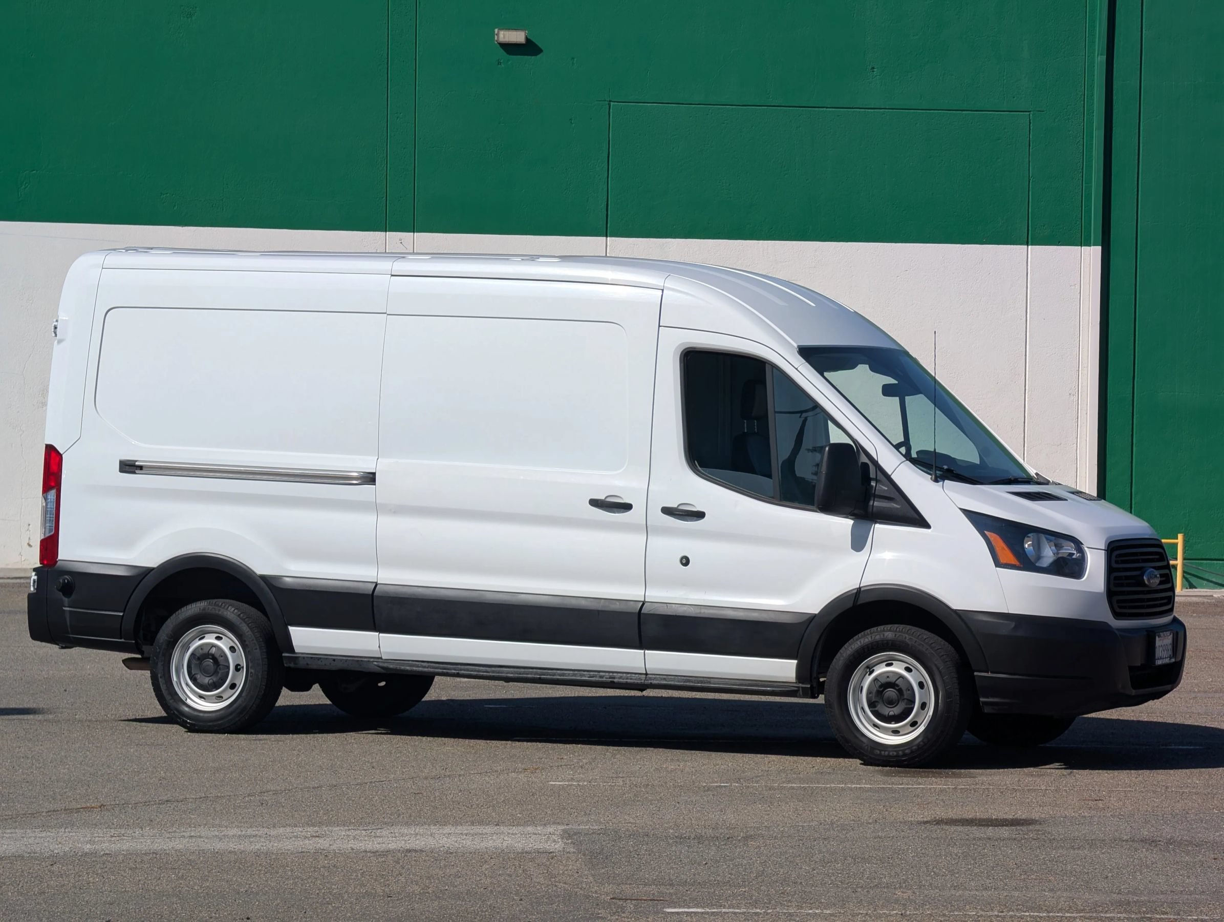 Used 2019 Ford Transit 250 148 Medium Roof RWD image 1