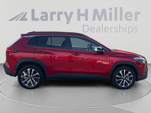 Used 2025 Toyota Corolla Cross XLE AWD/4WD image 6