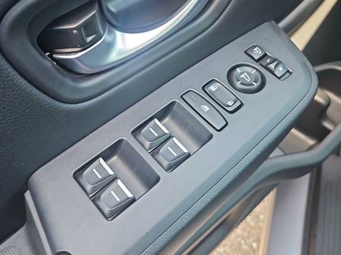 Used 2025 Honda Pilot TrailSport image 15