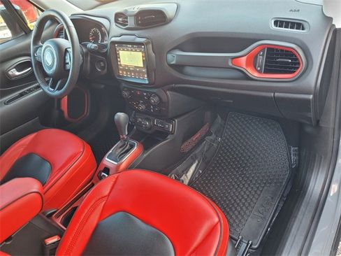 Used 2022 Jeep Renegade Trailhawk image 19
