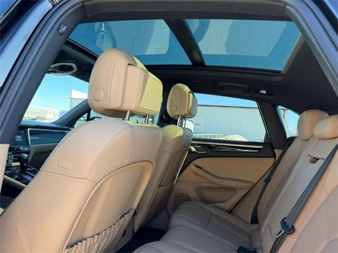Used 2022 Porsche Macan image 9