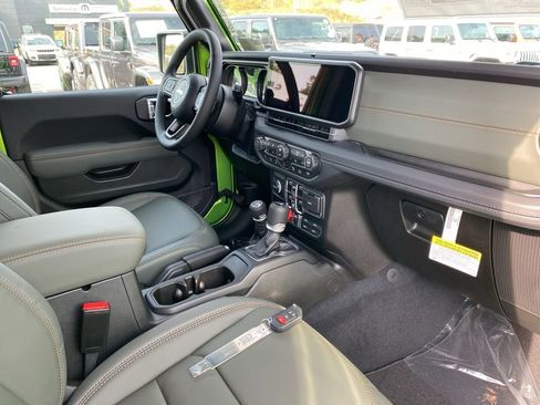 New 2025 Jeep Gladiator Mojave image 13
