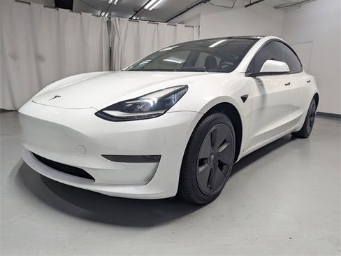 Used 2023 Tesla Model 3 Standard Range image 5
