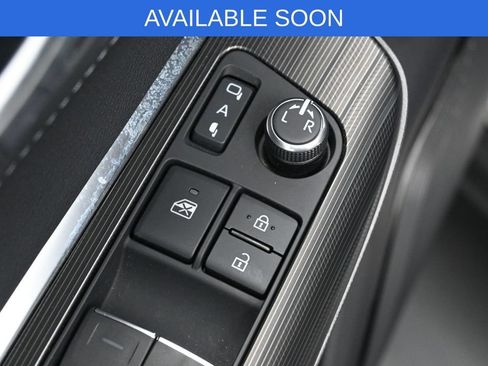 Used 2021 Toyota Venza XLE w/ Softex Package AWD/4WD image 12