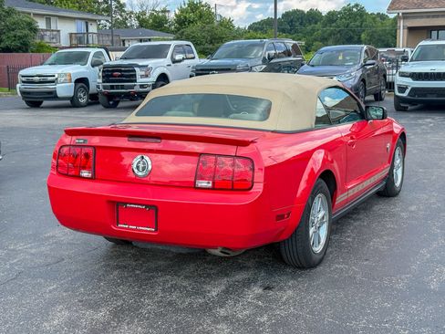 Used 2009 Ford Mustang Convertible RWD image 9