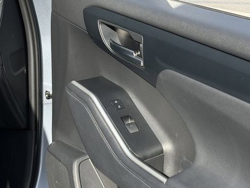 Used 2020 Toyota Highlander XLE image 38