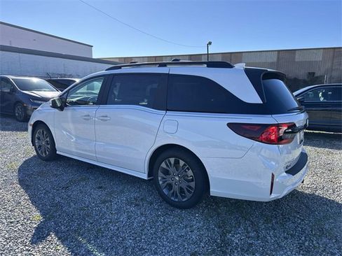 New 2026 Honda Odyssey Touring image 2