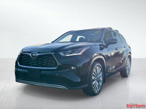 Certified 2026 Toyota Highlander Platinum AWD/4WD image 2