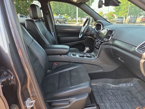 Used 2020 Jeep Grand Cherokee Laredo w/ Quick Order Package 2BN North AWD/4WD image 22