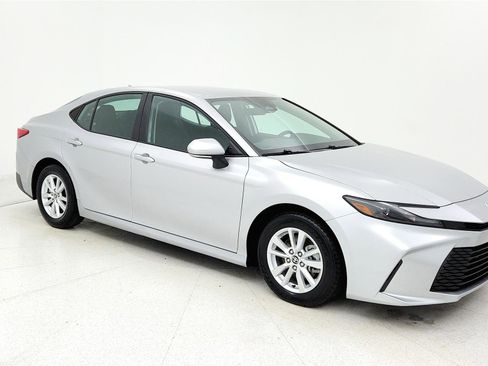 Used 2025 Toyota Camry LE image 6