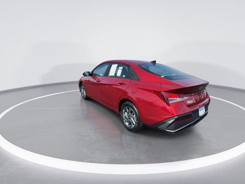 Used 2024 Hyundai Elantra SEL FWD image 6