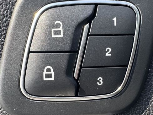 Used 2023 Ford Escape Platinum image 7