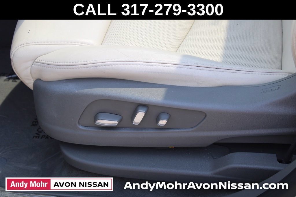 Used 2018 Cadillac XT5 Luxury w/ Driver Awareness Package AWD/4WD image 17