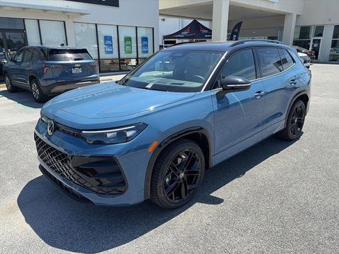 New 2026 Volkswagen Tiguan SE R-Line FWD image 2