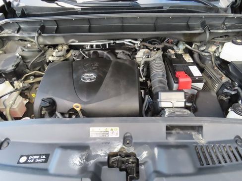 Used 2020 Toyota Highlander XLE image 12