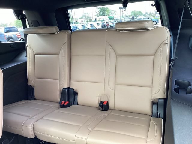 Used 2021 Chevrolet Tahoe Premier w/ Premium Package AWD/4WD image 7