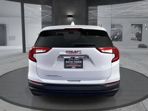 Used 2024 GMC Terrain SLE FWD image 5