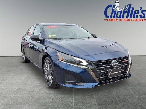 Certified 2024 Nissan Altima 2.0 SR FWD image 3