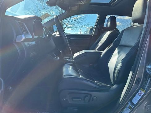 Used 2017 Toyota Highlander Limited image 13