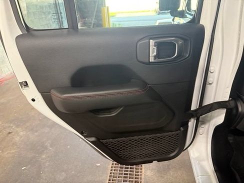 Used 2018 Jeep Wrangler Unlimited Rubicon w/ Dual Top Group AWD/4WD image 22
