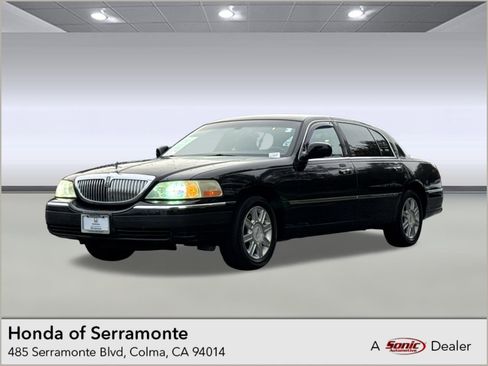 Used 2007 Lincoln Town Car Executive L image 1