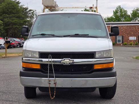 Used 2014 Chevrolet Express 3500 w/ Chrome Appearance Package RWD image 3