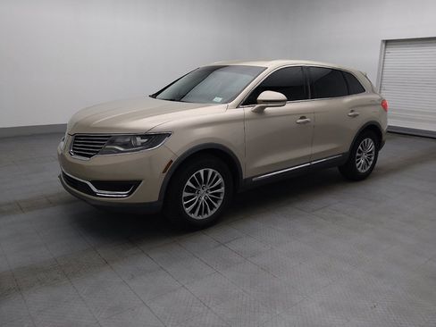 Used 2017 Lincoln MKX Select w/ Select Plus Package FWD image 2