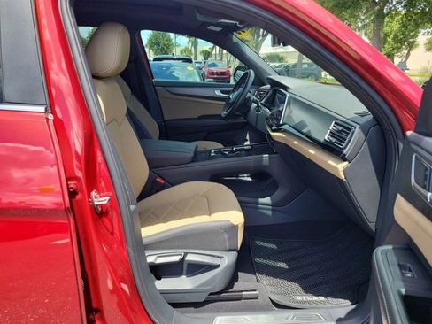 Certified 2024 Volkswagen Atlas Cross Sport SE w/ Panoramic Sunroof Package AWD/4WD image 9