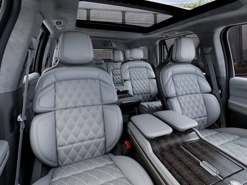 New 2027 Lincoln Navigator Black Label w/ Black Label Special Edition AWD/4WD image 10