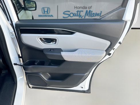 Used 2023 Honda Pilot LX image 31