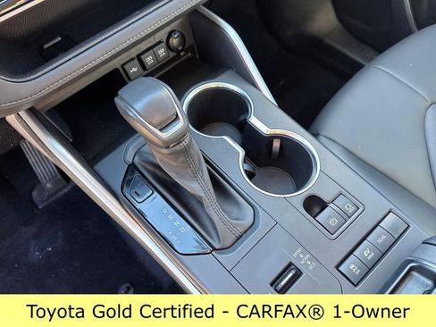 Certified 2021 Toyota Highlander XLE image 28