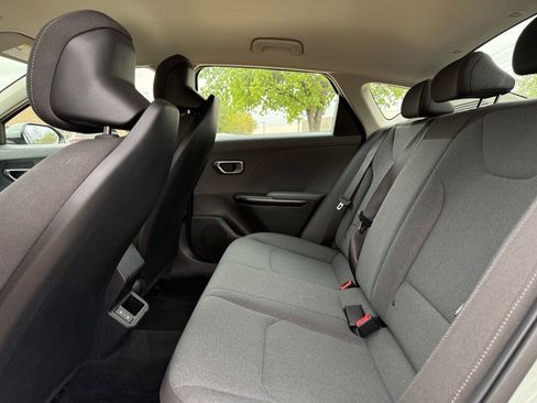 Used 2025 Kia K4 LXS image 27
