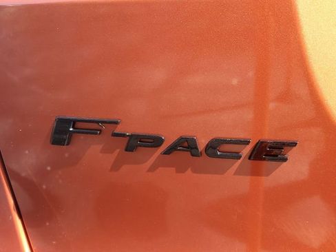 Used 2022 Jaguar F-PACE SVR image 6