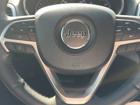 Used 2018 Jeep Grand Cherokee Altitude RWD image 16