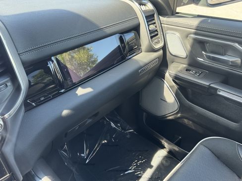 Used 2025 RAM 1500 Laramie AWD/4WD image 39
