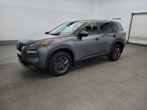 Used 2023 Nissan Rogue S image 2