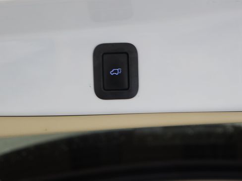 Used 2018 Toyota Highlander XLE AWD/4WD image 36