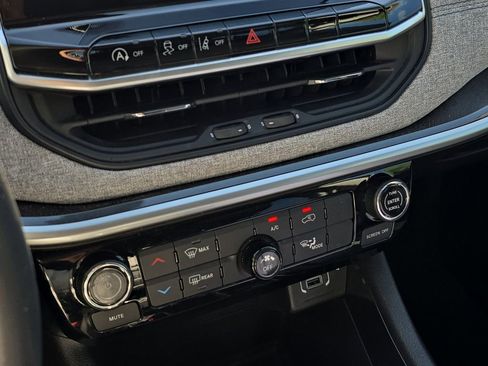 Used 2022 Jeep Compass Latitude image 24