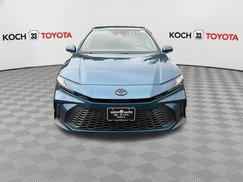 Used 2025 Toyota Camry SE w/ Convenience Package FWD image 2