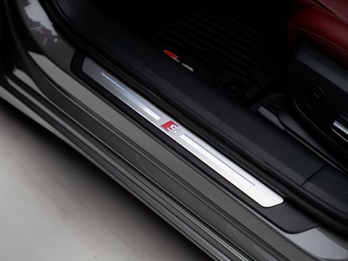 Used 2024 Audi S6 Premium Plus w/ Premium Plus Package image 58