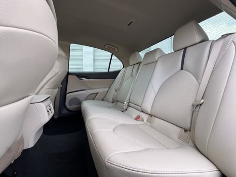 Used 2022 Toyota Camry XLE image 15