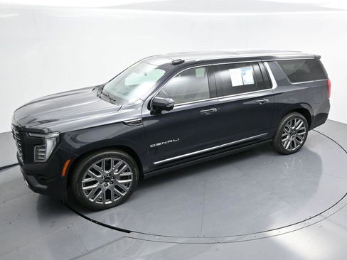 Used 2025 GMC Yukon XL Denali Ultimate w/ LPO, Floor Liner Package image 47