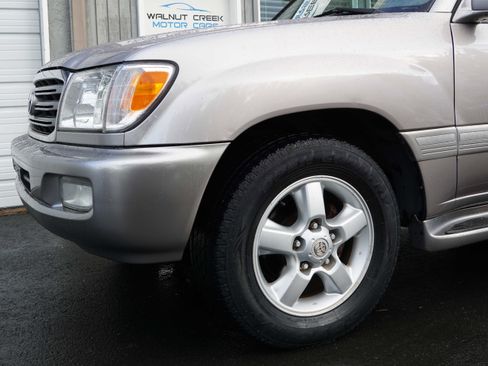 Used 2004 Toyota Land Cruiser image 25