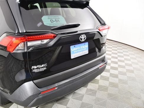 Used 2022 Toyota RAV4 XLE w/ Convenience Package AWD/4WD image 16