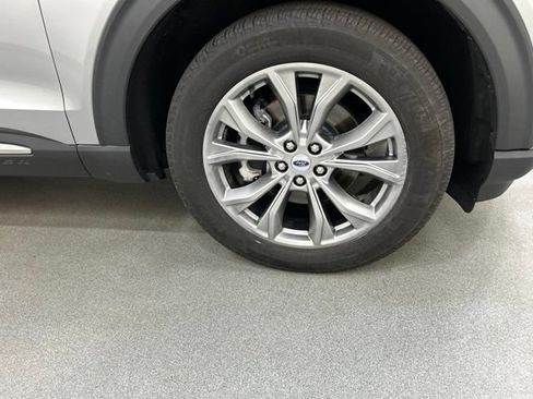 Used 2023 Ford Explorer XLT w/ Equipment Group 202A AWD/4WD image 29