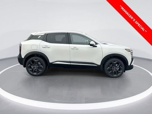 New 2025 Nissan Kicks SR w/ SR Premium Package AWD/4WD image 9