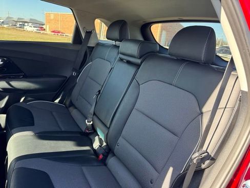 Used 2022 Kia Niro EX w/ Cold Weather Package FWD image 12