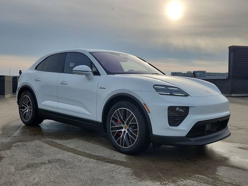 New 2026 Porsche Macan 4S Electric image 10