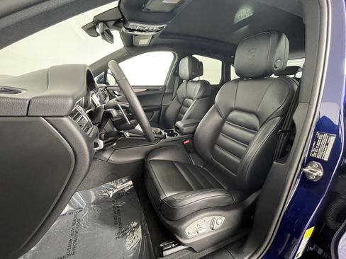 Used 2025 Porsche Macan image 5