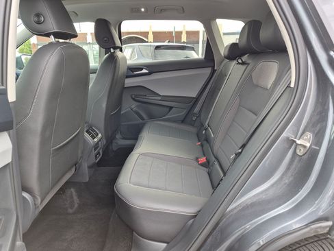 Used 2024 Volkswagen Taos SE w/ Panoramic Sunroof Package AWD/4WD image 27